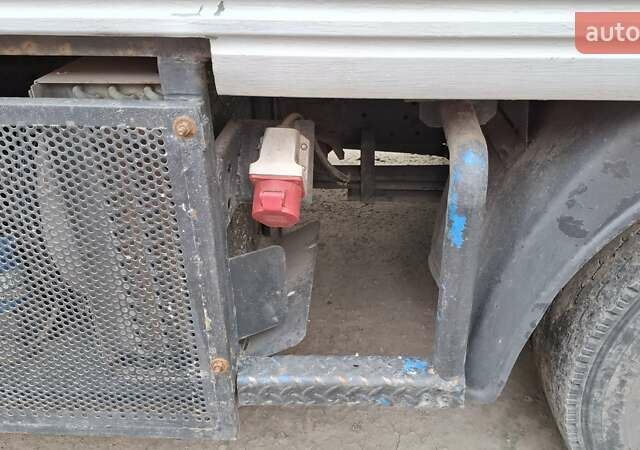 Білий Мерседес Варіо, об'ємом двигуна 4.25 л та пробігом 500 тис. км за 10500 $, фото 6 на Automoto.ua