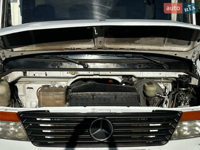 Белый Мерседес Варио, объемом двигателя 4.25 л и пробегом 633 тыс. км за 10500 $, фото 10 на Automoto.ua