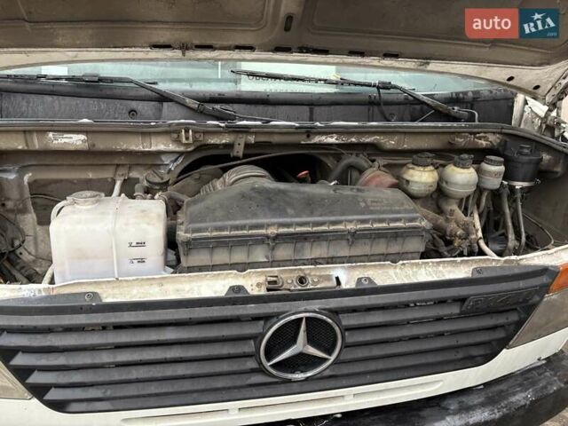 Білий Мерседес Варіо, об'ємом двигуна 4.25 л та пробігом 600 тис. км за 10500 $, фото 12 на Automoto.ua