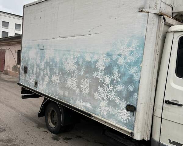 Білий Мерседес Варіо, об'ємом двигуна 4.25 л та пробігом 600 тис. км за 10500 $, фото 13 на Automoto.ua