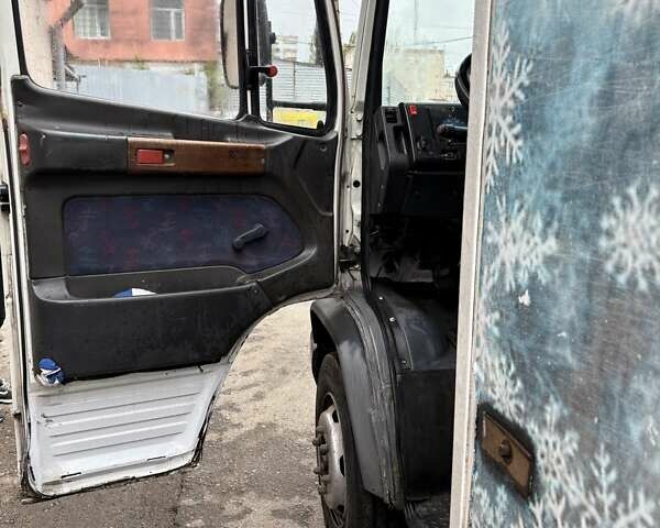 Білий Мерседес Варіо, об'ємом двигуна 4.25 л та пробігом 600 тис. км за 10500 $, фото 9 на Automoto.ua