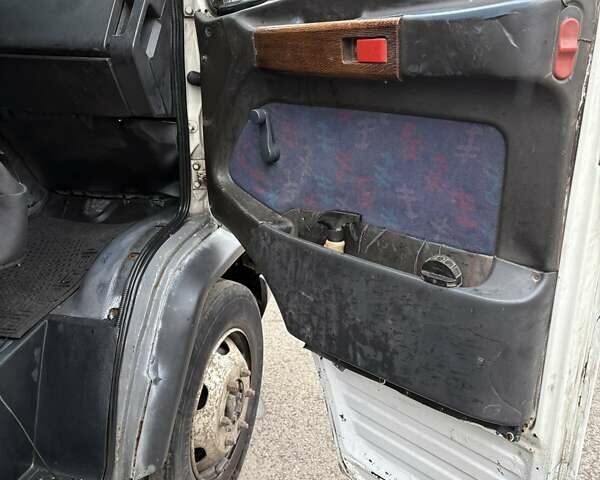 Білий Мерседес Варіо, об'ємом двигуна 4.25 л та пробігом 600 тис. км за 10500 $, фото 22 на Automoto.ua