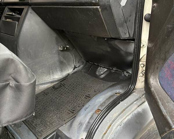 Білий Мерседес Варіо, об'ємом двигуна 4.25 л та пробігом 600 тис. км за 10500 $, фото 21 на Automoto.ua