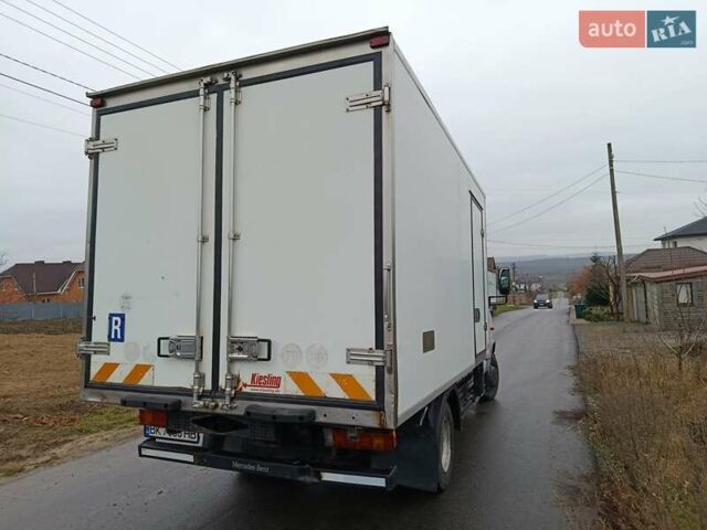 Белый Мерседес Варио, объемом двигателя 4.25 л и пробегом 670 тыс. км за 18000 $, фото 3 на Automoto.ua