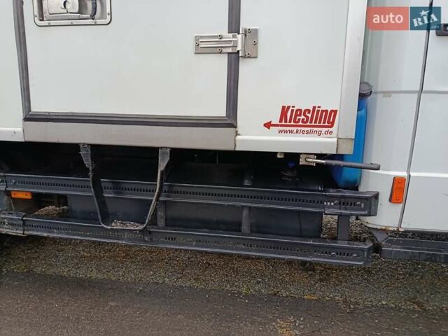 Белый Мерседес Варио, объемом двигателя 4.25 л и пробегом 670 тыс. км за 18000 $, фото 4 на Automoto.ua