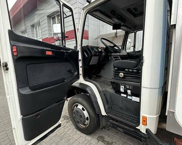 Белый Мерседес Варио, объемом двигателя 4.25 л и пробегом 198 тыс. км за 29000 $, фото 3 на Automoto.ua