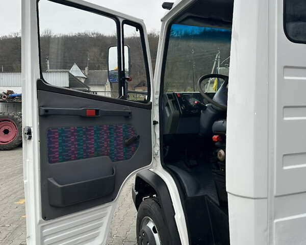 Белый Мерседес Варио, объемом двигателя 4.3 л и пробегом 700 тыс. км за 8800 $, фото 6 на Automoto.ua