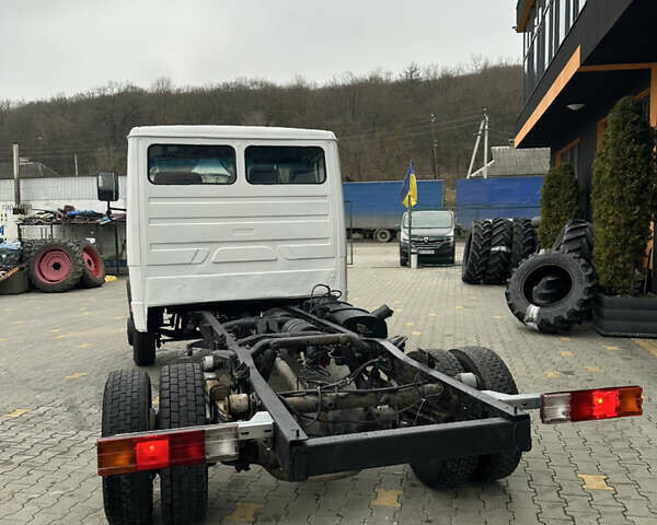 Белый Мерседес Варио, объемом двигателя 4.3 л и пробегом 700 тыс. км за 8800 $, фото 3 на Automoto.ua