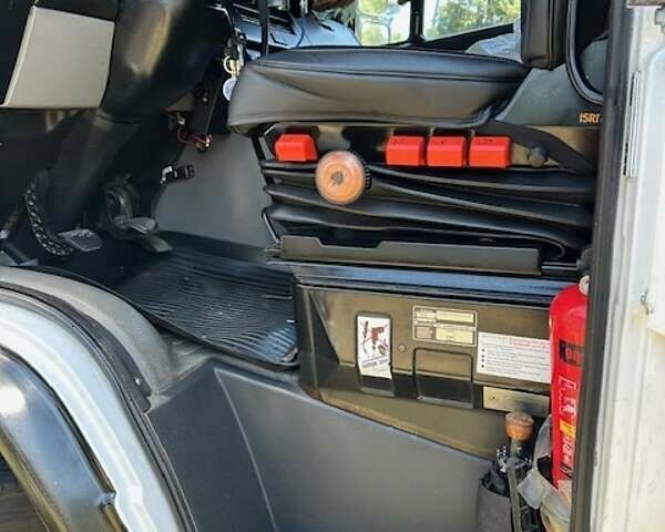 Белый Мерседес Варио, объемом двигателя 4.25 л и пробегом 373 тыс. км за 16000 $, фото 5 на Automoto.ua