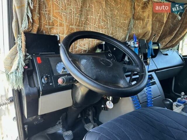 Белый Мерседес Варио, объемом двигателя 4.25 л и пробегом 373 тыс. км за 16000 $, фото 4 на Automoto.ua