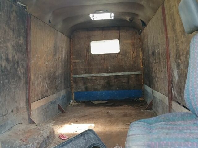 Білий Мерседес Варіо, об'ємом двигуна 4 л та пробігом 432 тис. км за 3000 $, фото 3 на Automoto.ua