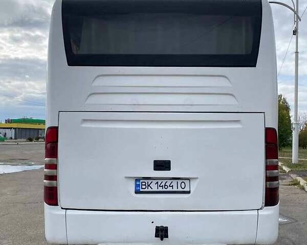 Белый Мерседес Варио, объемом двигателя 4.25 л и пробегом 420 тыс. км за 50000 $, фото 2 на Automoto.ua