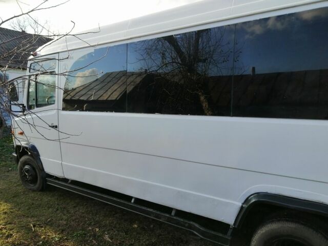 Белый Мерседес Варио, объемом двигателя 2.9 л и пробегом 415 тыс. км за 6000 $, фото 2 на Automoto.ua