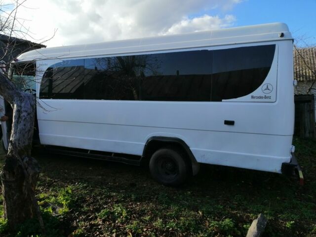 Белый Мерседес Варио, объемом двигателя 2.9 л и пробегом 415 тыс. км за 6000 $, фото 3 на Automoto.ua