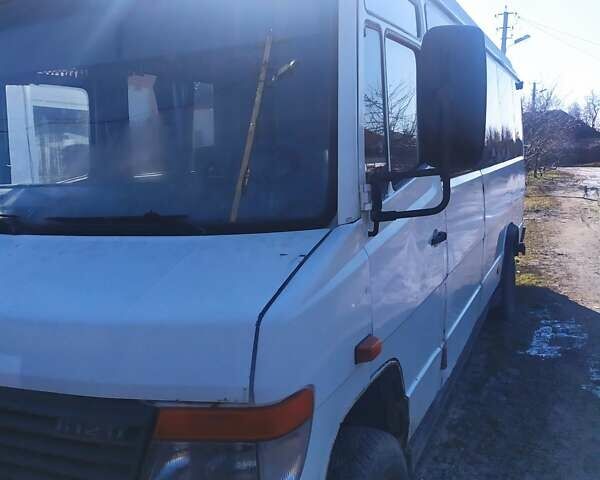 Белый Мерседес Варио, объемом двигателя 2.9 л и пробегом 358 тыс. км за 4800 $, фото 11 на Automoto.ua