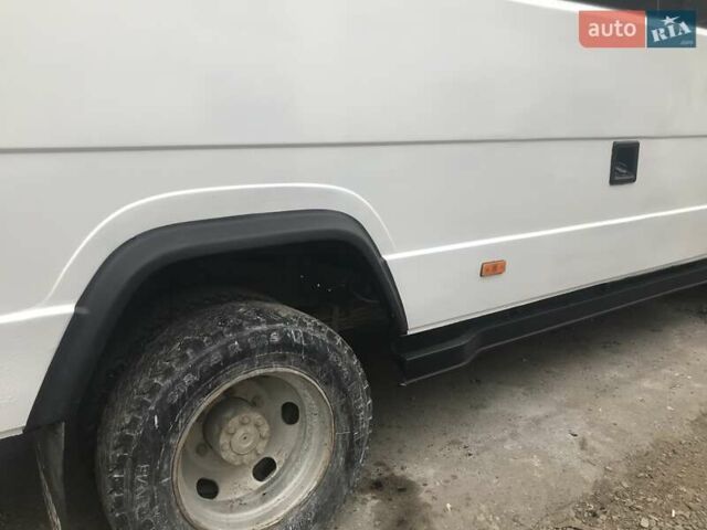 Белый Мерседес Варио, объемом двигателя 2.9 л и пробегом 180 тыс. км за 15000 $, фото 7 на Automoto.ua