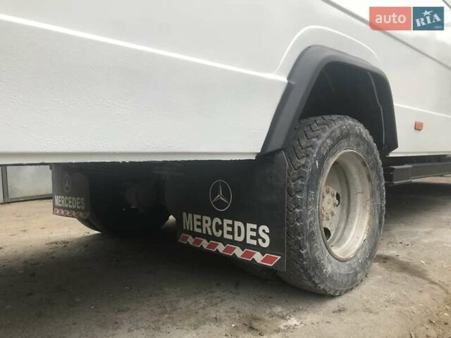 Белый Мерседес Варио, объемом двигателя 2.9 л и пробегом 180 тыс. км за 15000 $, фото 8 на Automoto.ua