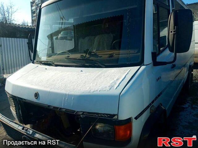 Мерседес Варио, объемом двигателя 4 л и пробегом 300 тыс. км за 3500 $, фото 2 на Automoto.ua