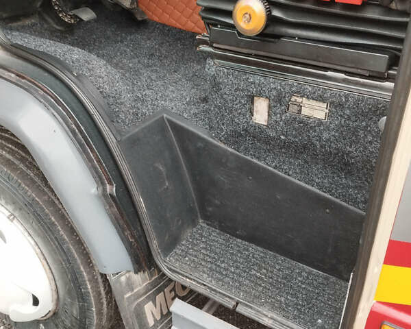 Мерседес Варіо, об'ємом двигуна 4.3 л та пробігом 1 тис. км за 18700 $, фото 5 на Automoto.ua