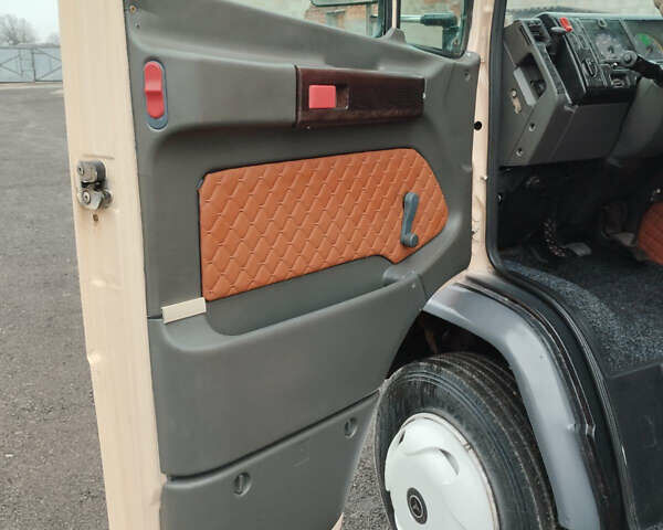 Мерседес Варіо, об'ємом двигуна 4.3 л та пробігом 1 тис. км за 18700 $, фото 4 на Automoto.ua