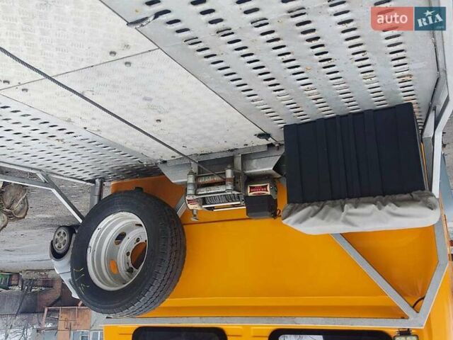 Желтый Мерседес Варио, объемом двигателя 2.87 л и пробегом 500 тыс. км за 13800 $, фото 3 на Automoto.ua