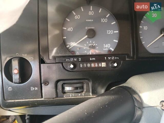 Желтый Мерседес Варио, объемом двигателя 2.87 л и пробегом 510 тыс. км за 10000 $, фото 4 на Automoto.ua