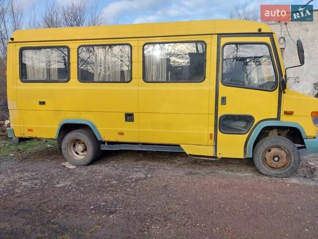 Желтый Мерседес Варио, объемом двигателя 0 л и пробегом 300 тыс. км за 5500 $, фото 2 на Automoto.ua
