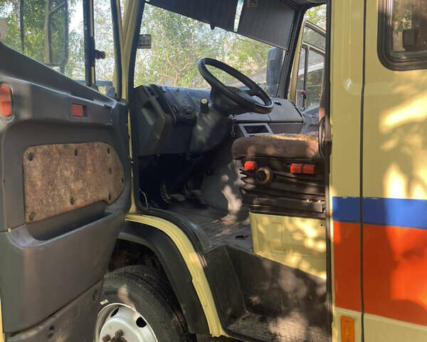Мерседес Варіо 2001 у Лубнах на Automoto.ua Жовтий Мерседес Варіо, об'ємом двигуна 4.25 л та пробігом 584 тис. км за 13700 $, фото 8 на Automoto.ua