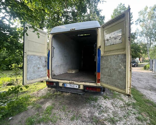 Мерседес Варіо 2001 у Лубнах на Automoto.ua Жовтий Мерседес Варіо, об'ємом двигуна 4.25 л та пробігом 584 тис. км за 13700 $, фото 10 на Automoto.ua