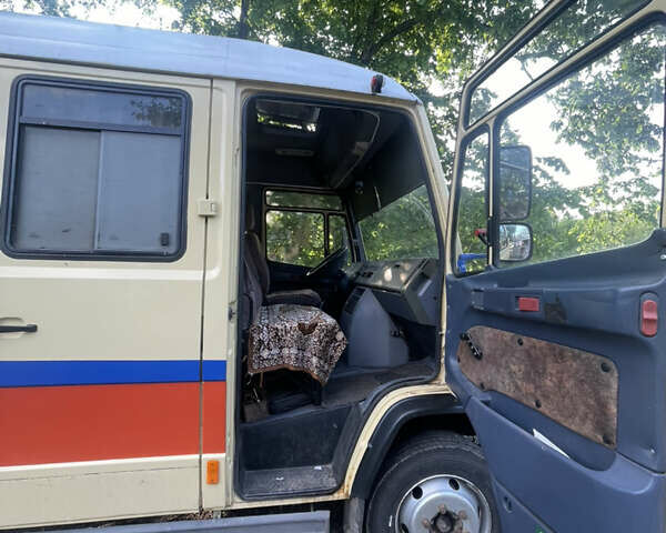 Мерседес Варіо 2001 у Лубнах на Automoto.ua Жовтий Мерседес Варіо, об'ємом двигуна 4.25 л та пробігом 584 тис. км за 13700 $, фото 9 на Automoto.ua