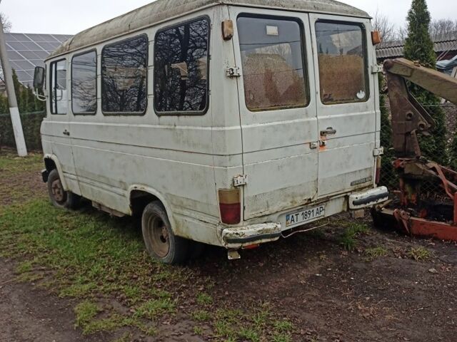 Жовтий Мерседес Варіо, об'ємом двигуна 3.8 л та пробігом 100 тис. км за 2350 $, фото 13 на Automoto.ua