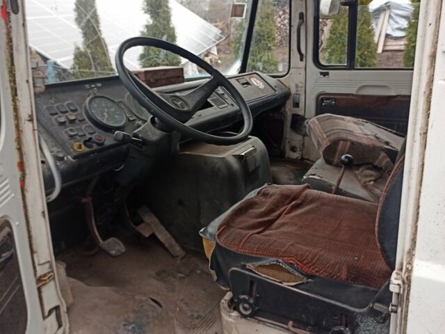 Жовтий Мерседес Варіо, об'ємом двигуна 3.8 л та пробігом 100 тис. км за 2350 $, фото 18 на Automoto.ua