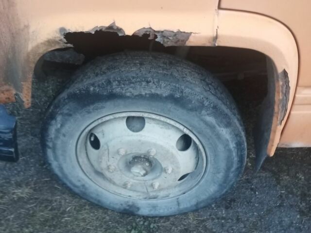 Жовтий Мерседес Варіо, об'ємом двигуна 3.8 л та пробігом 100 тис. км за 2350 $, фото 7 на Automoto.ua