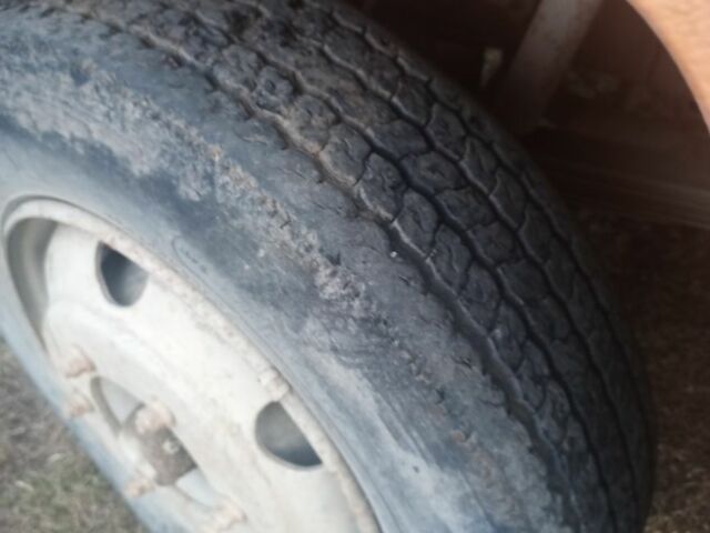 Жовтий Мерседес Варіо, об'ємом двигуна 3.8 л та пробігом 100 тис. км за 2350 $, фото 6 на Automoto.ua