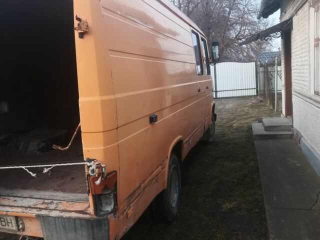 Жовтий Мерседес Варіо, об'ємом двигуна 3.8 л та пробігом 100 тис. км за 2350 $, фото 3 на Automoto.ua