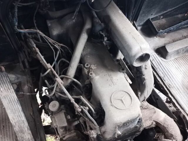 Жовтий Мерседес Варіо, об'ємом двигуна 3.8 л та пробігом 100 тис. км за 2350 $, фото 17 на Automoto.ua