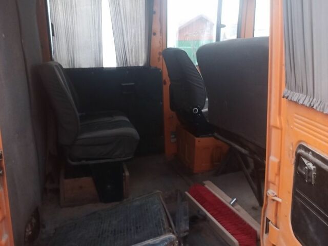 Жовтий Мерседес Варіо, об'ємом двигуна 3.8 л та пробігом 100 тис. км за 2350 $, фото 8 на Automoto.ua