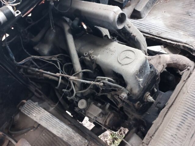 Жовтий Мерседес Варіо, об'ємом двигуна 3.8 л та пробігом 100 тис. км за 2350 $, фото 16 на Automoto.ua