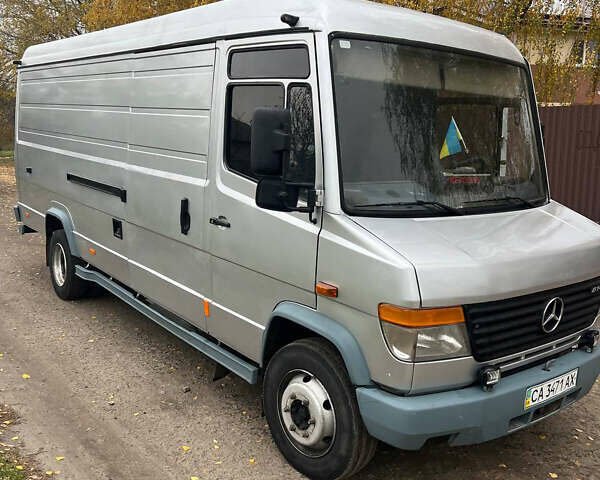 Сірий Мерседес Варіо, об'ємом двигуна 4.3 л та пробігом 400 тис. км за 15000 $, фото 2 на Automoto.ua