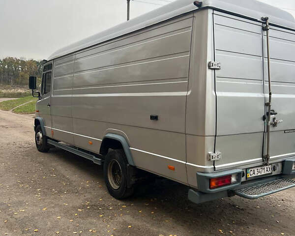 Сірий Мерседес Варіо, об'ємом двигуна 4.3 л та пробігом 400 тис. км за 15000 $, фото 8 на Automoto.ua