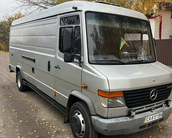 Сірий Мерседес Варіо, об'ємом двигуна 4.3 л та пробігом 400 тис. км за 15000 $, фото 2 на Automoto.ua