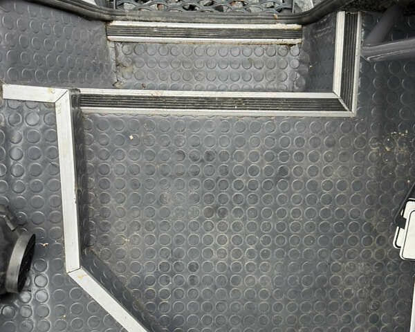 Серый Мерседес Варио, объемом двигателя 4.3 л и пробегом 200 тыс. км за 14000 $, фото 64 на Automoto.ua