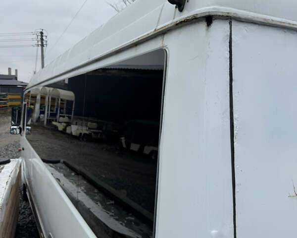 Серый Мерседес Варио, объемом двигателя 4.3 л и пробегом 200 тыс. км за 14000 $, фото 23 на Automoto.ua