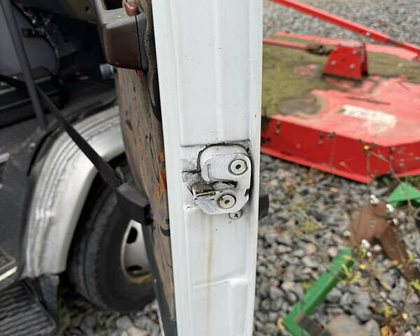 Серый Мерседес Варио, объемом двигателя 4.3 л и пробегом 200 тыс. км за 14000 $, фото 43 на Automoto.ua