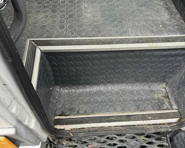 Серый Мерседес Варио, объемом двигателя 4.3 л и пробегом 200 тыс. км за 14000 $, фото 38 на Automoto.ua