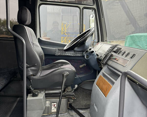 Серый Мерседес Варио, объемом двигателя 4.3 л и пробегом 200 тыс. км за 14000 $, фото 47 на Automoto.ua