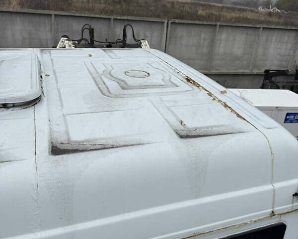 Серый Мерседес Варио, объемом двигателя 4.3 л и пробегом 200 тыс. км за 14000 $, фото 17 на Automoto.ua