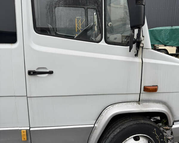 Серый Мерседес Варио, объемом двигателя 4.3 л и пробегом 200 тыс. км за 14000 $, фото 4 на Automoto.ua