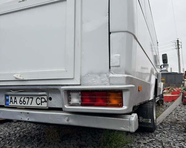 Серый Мерседес Варио, объемом двигателя 4.3 л и пробегом 200 тыс. км за 14000 $, фото 21 на Automoto.ua