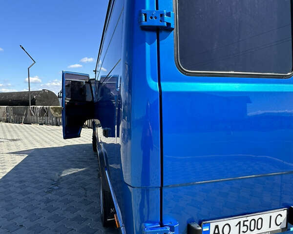 Синий Мерседес Варио, объемом двигателя 0 л и пробегом 400 тыс. км за 22900 $, фото 12 на Automoto.ua